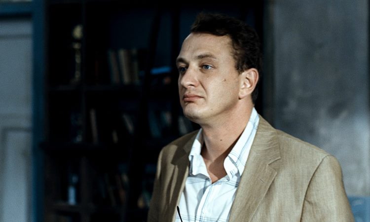 Ведущий Битвы экстрасенсов