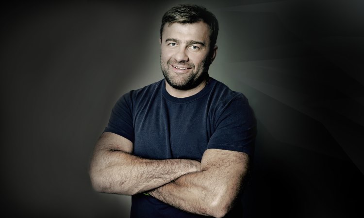 Ведущий Битвы экстрасенсов