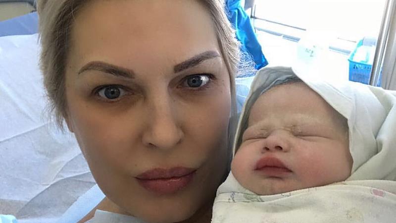 Елена Ясевич родила дочь